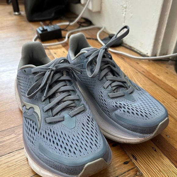 Women’s Violet Gray Saucony Running Shoes - Picture 1 of 5